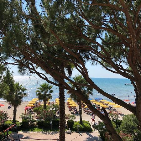 Mali i Robit Beachfront Apartment Golem  Exterior foto
