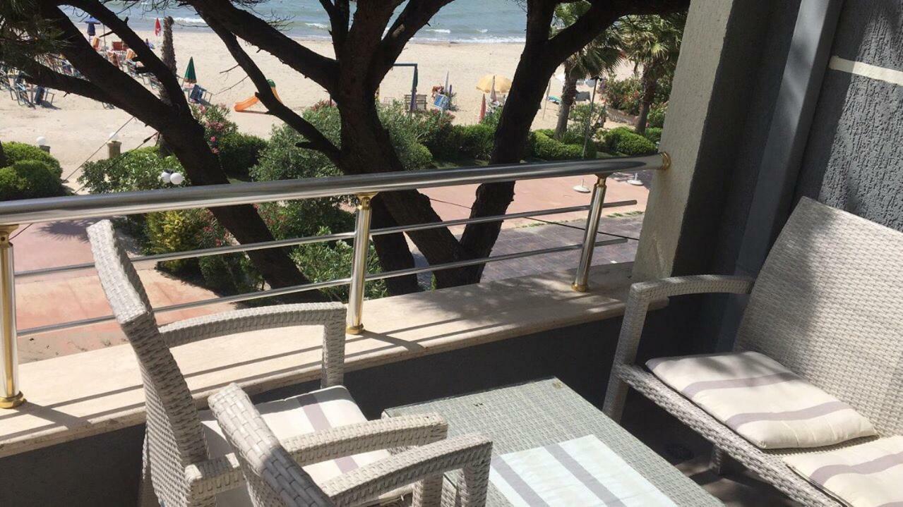 Mali i Robit Beachfront Apartment Golem  Exterior foto