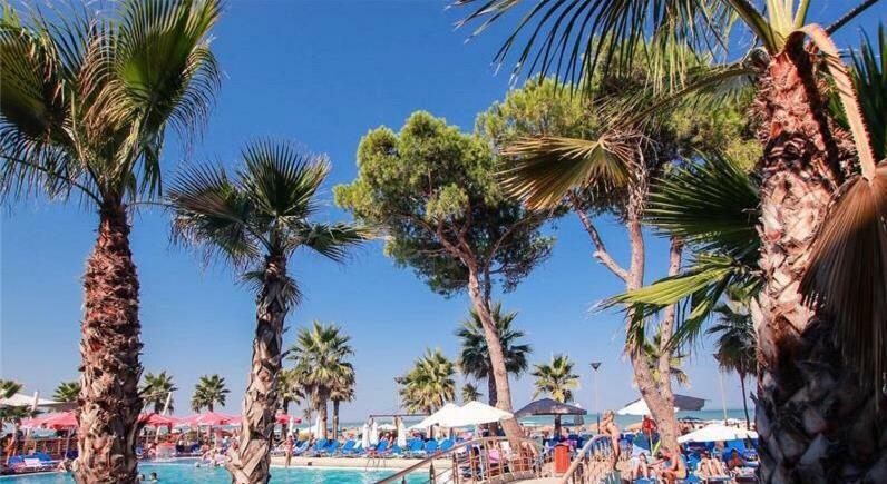 Mali i Robit Beachfront Apartment Golem  Exterior foto