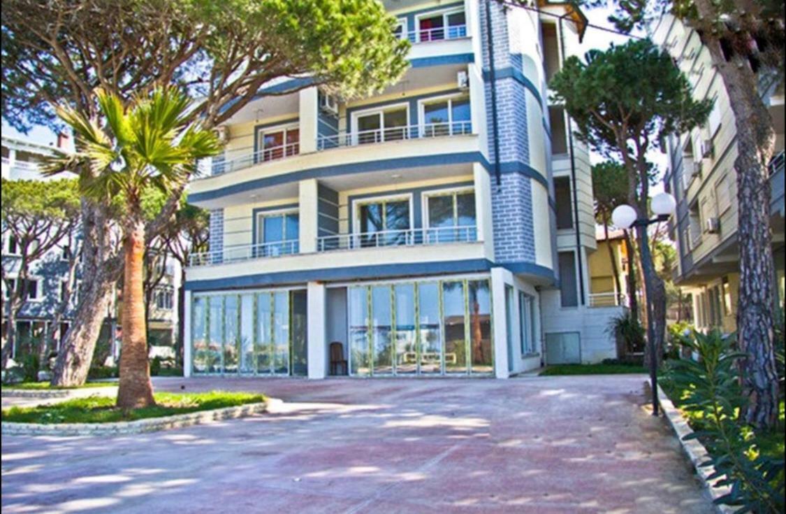 Mali i Robit Beachfront Apartment Golem  Exterior foto