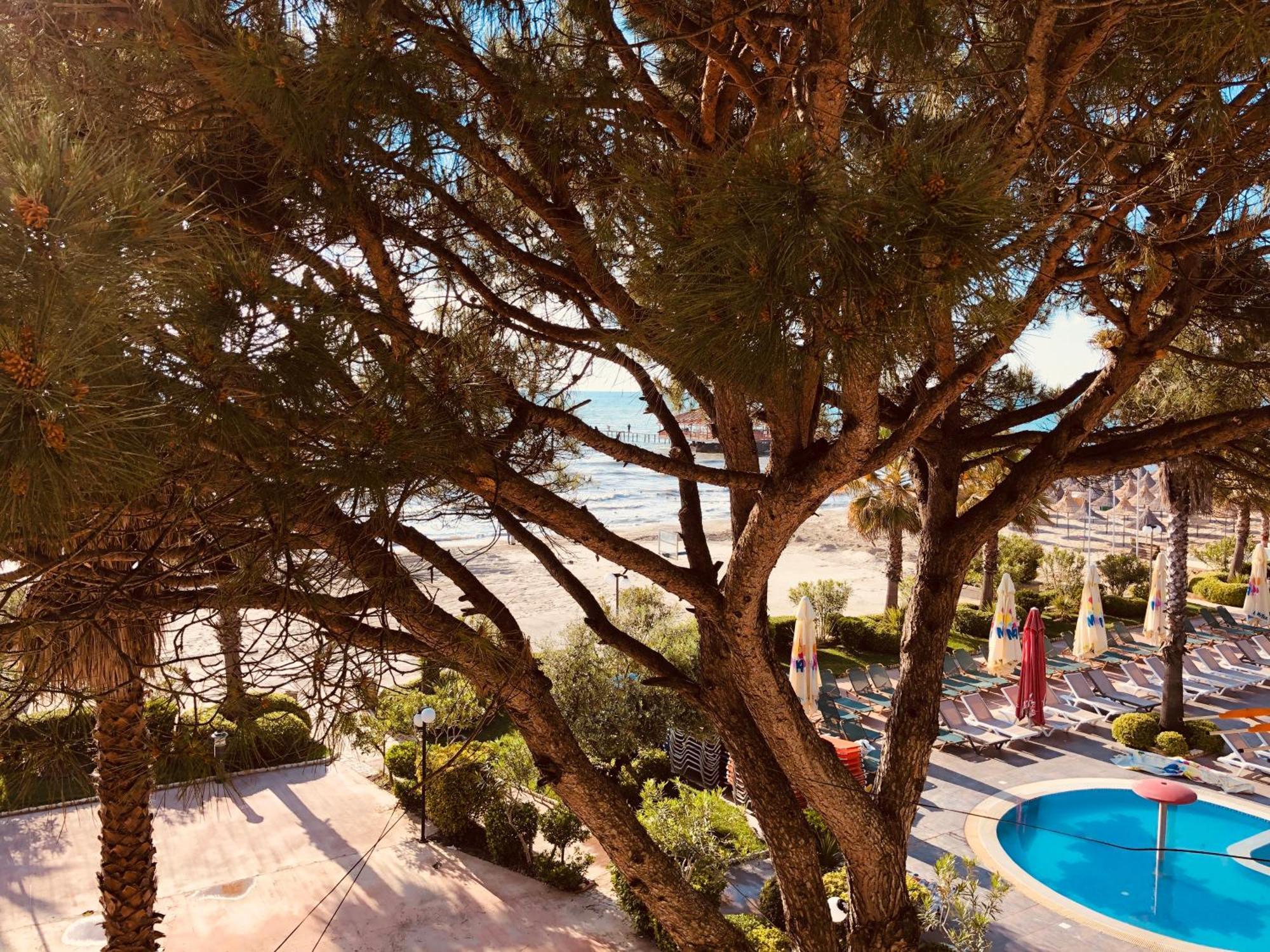 Mali i Robit Beachfront Apartment Golem  Exterior foto