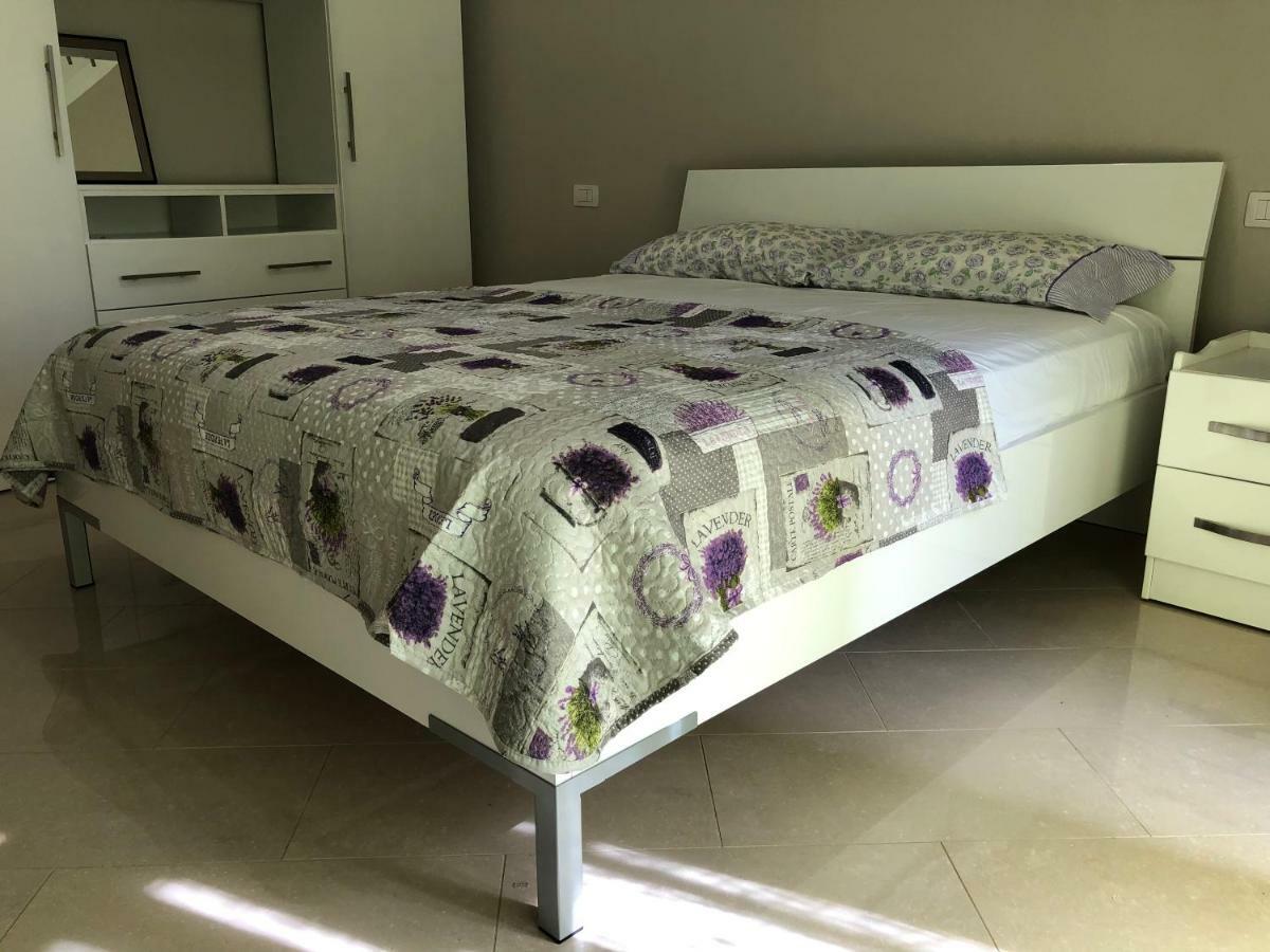 Mali i Robit Beachfront Apartment Golem  Exterior foto