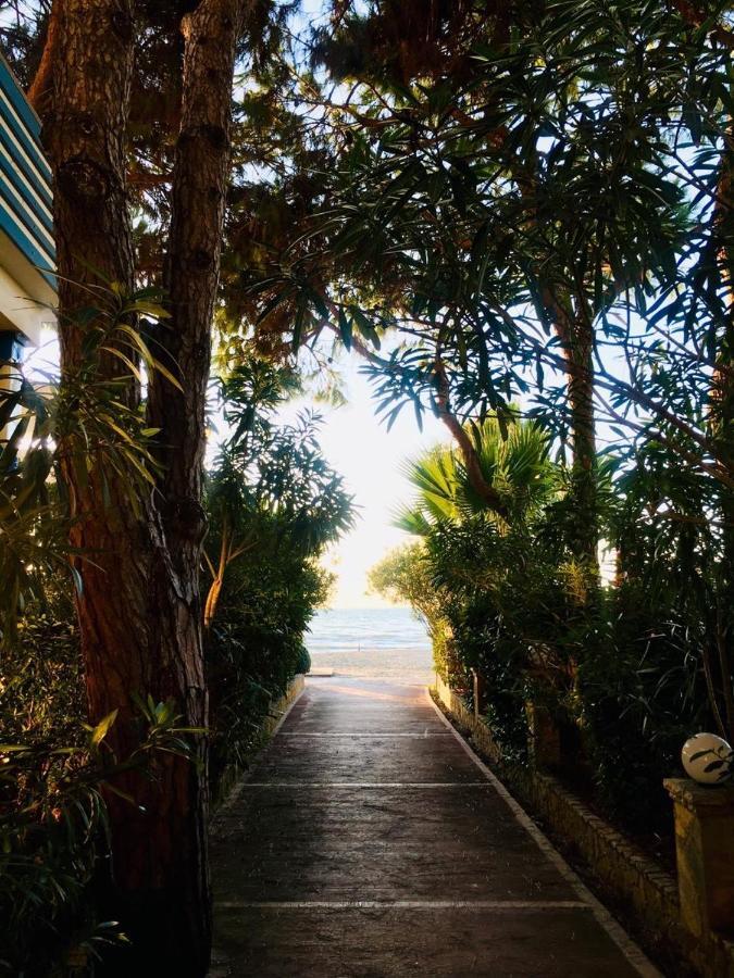 Mali i Robit Beachfront Apartment Golem  Exterior foto